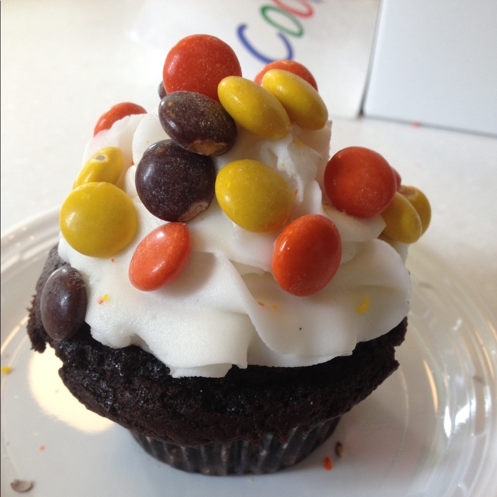 Meet your Posher, Tee